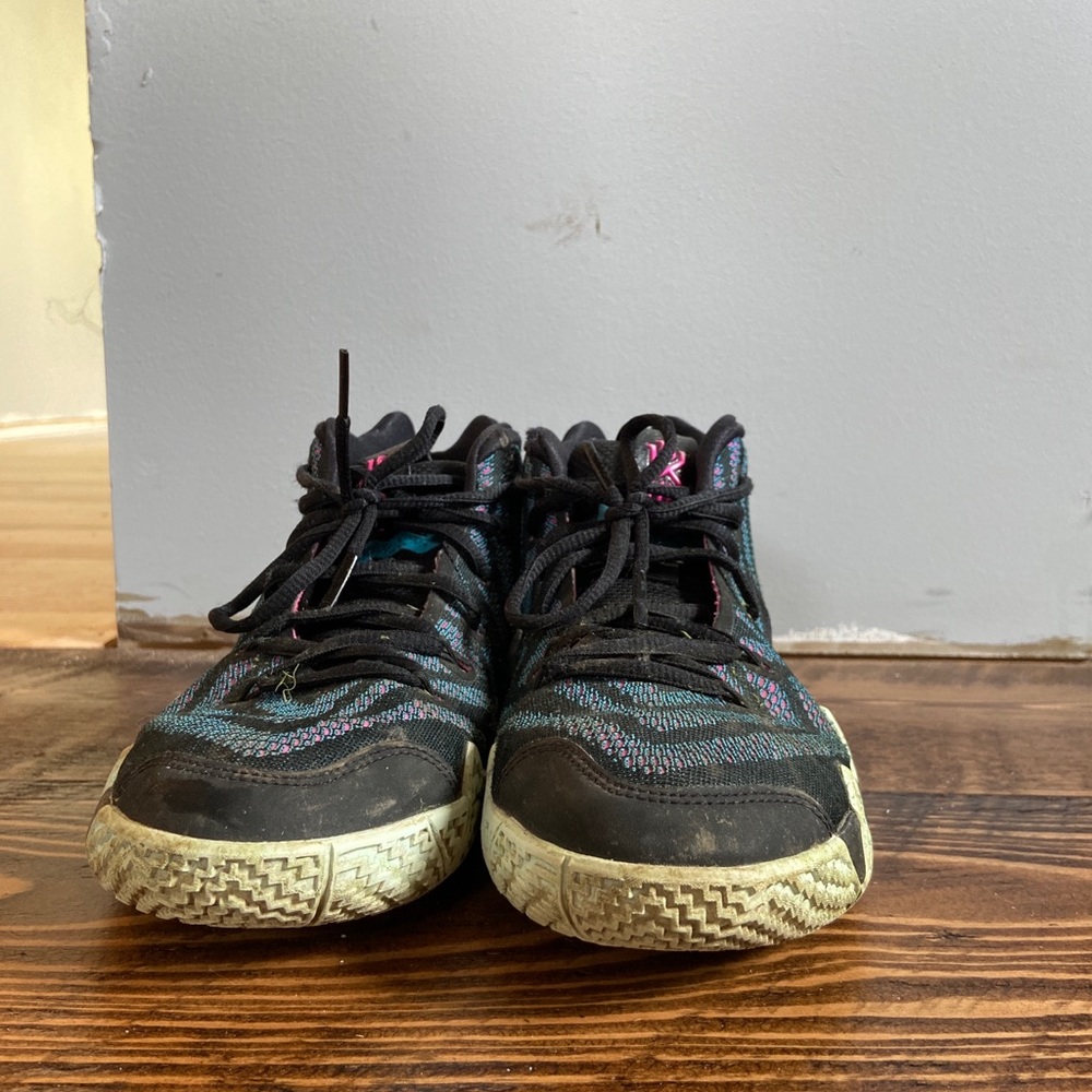 Kyrie 4 “80s”
